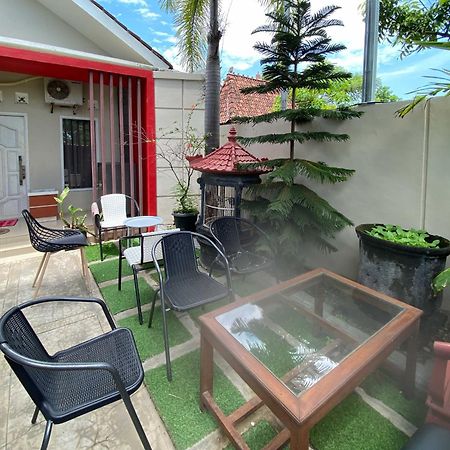 Pati Reddoorz Near Pantai Idola Banyutowo Hotel D'Llala מראה חיצוני תמונה
