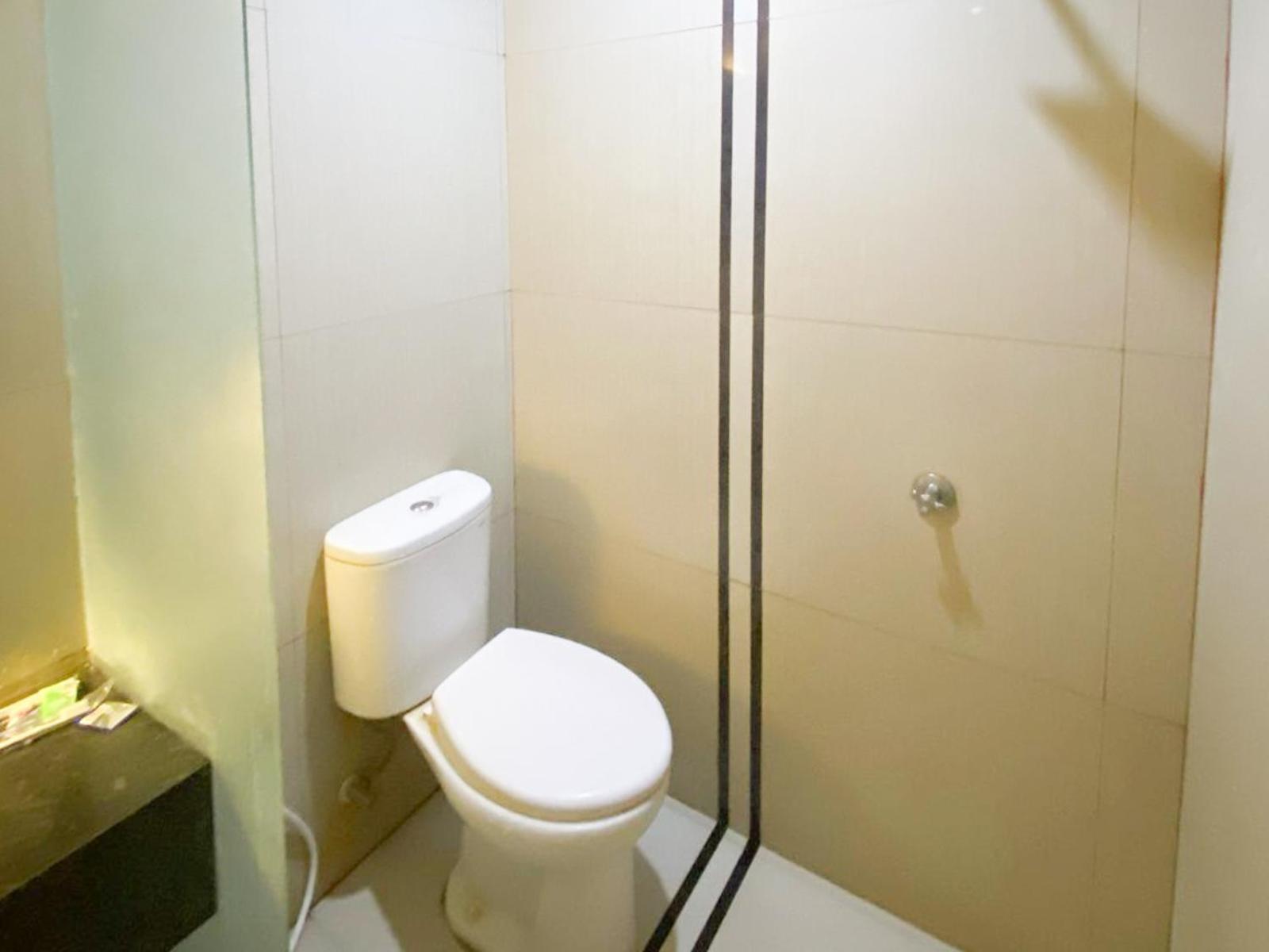 Pati Reddoorz Near Pantai Idola Banyutowo Hotel D'Llala מראה חיצוני תמונה