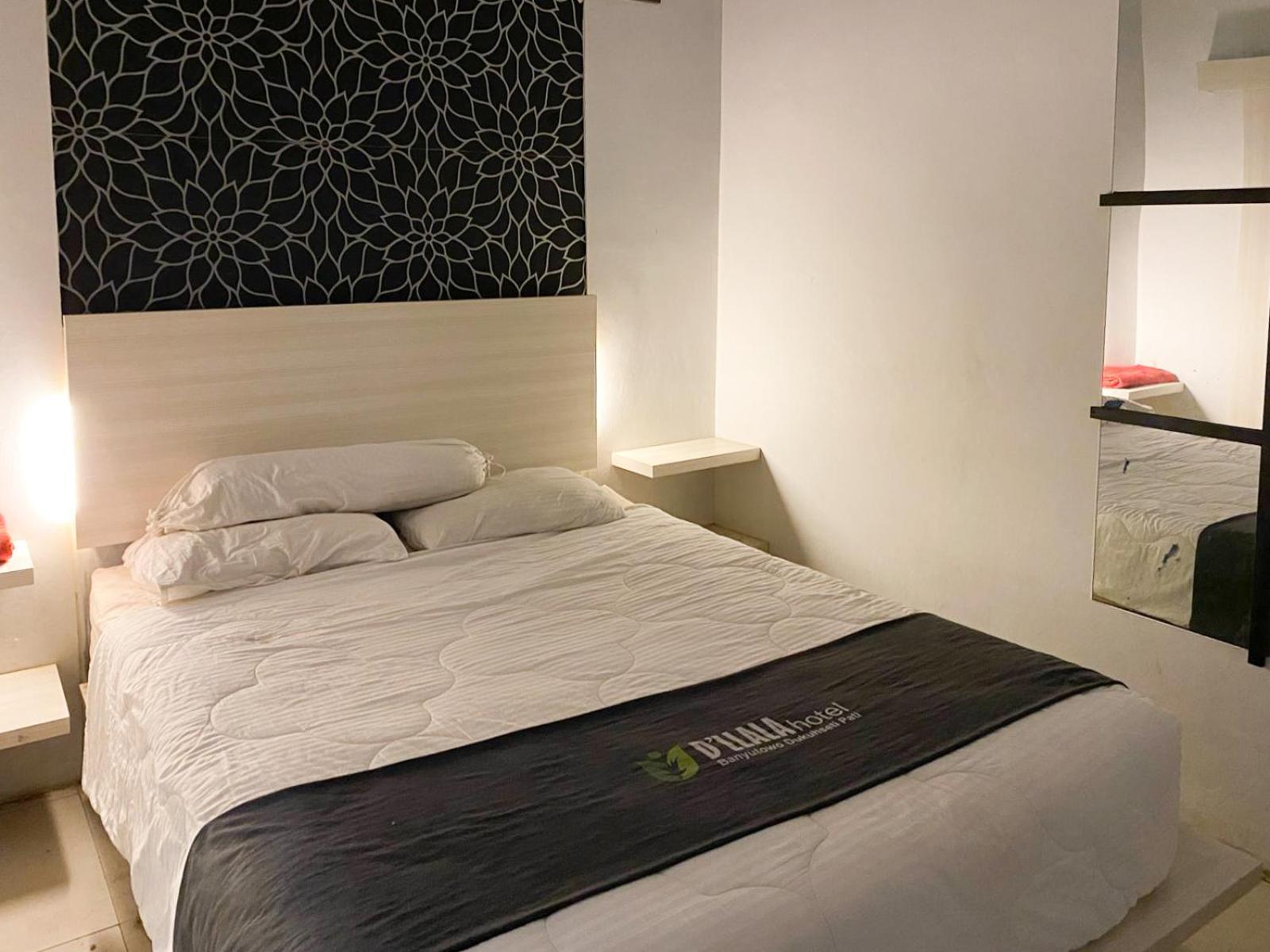 Pati Reddoorz Near Pantai Idola Banyutowo Hotel D'Llala מראה חיצוני תמונה
