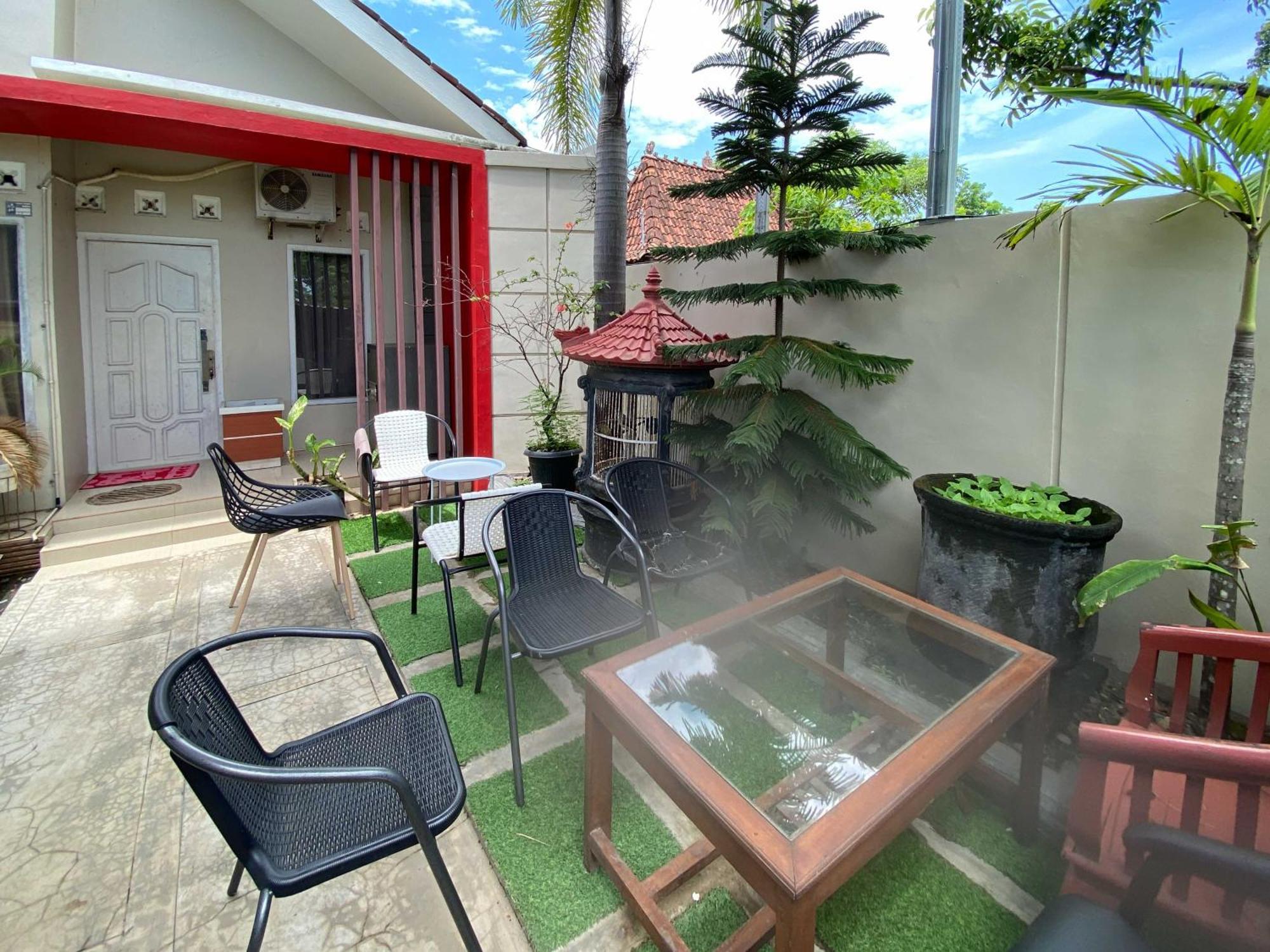 Pati Reddoorz Near Pantai Idola Banyutowo Hotel D'Llala מראה חיצוני תמונה